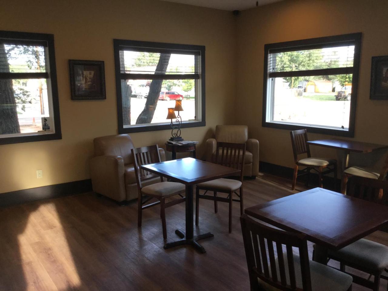Sagebrush Inn & Suites Broadus ภายนอก รูปภาพ