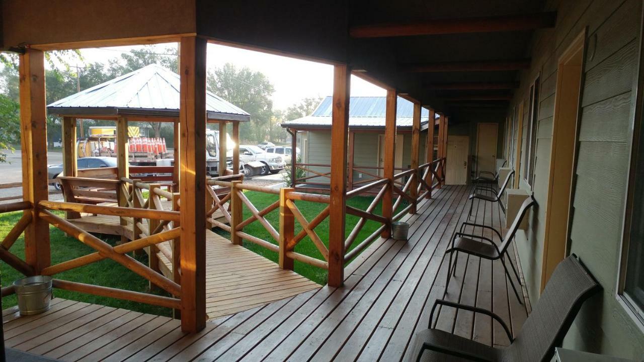 Sagebrush Inn & Suites Broadus ภายนอก รูปภาพ
