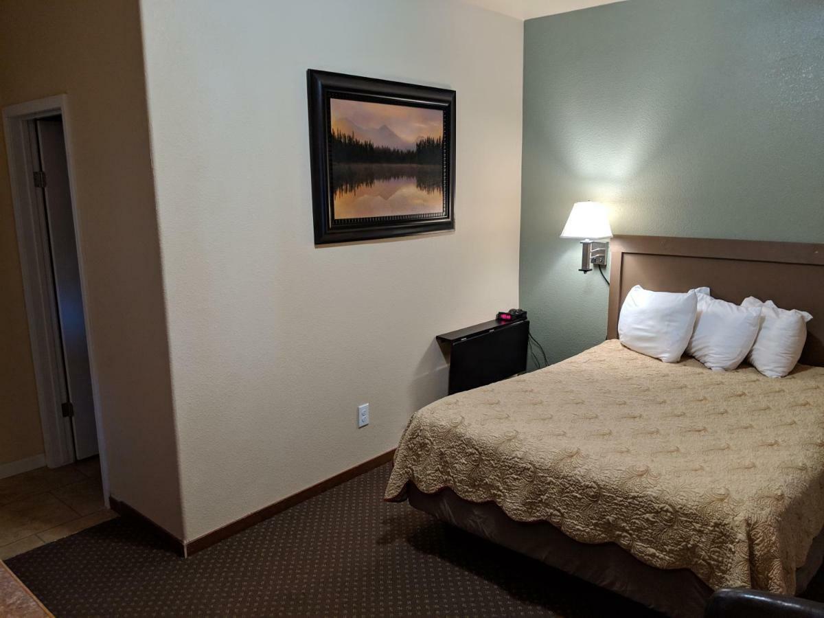 Sagebrush Inn & Suites Broadus ภายนอก รูปภาพ